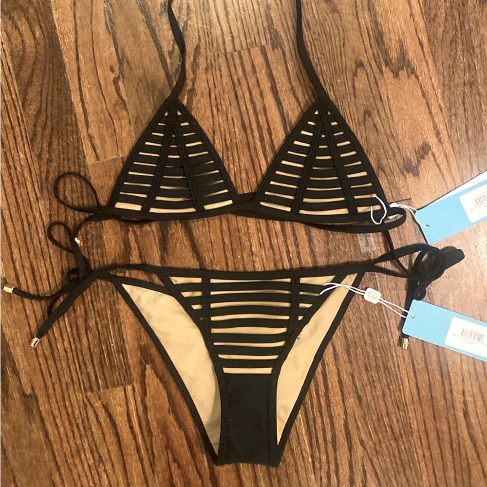 NWT Beach Bunny Black Hard Summer Triangle Top & Tie Side Bottoms - Small
